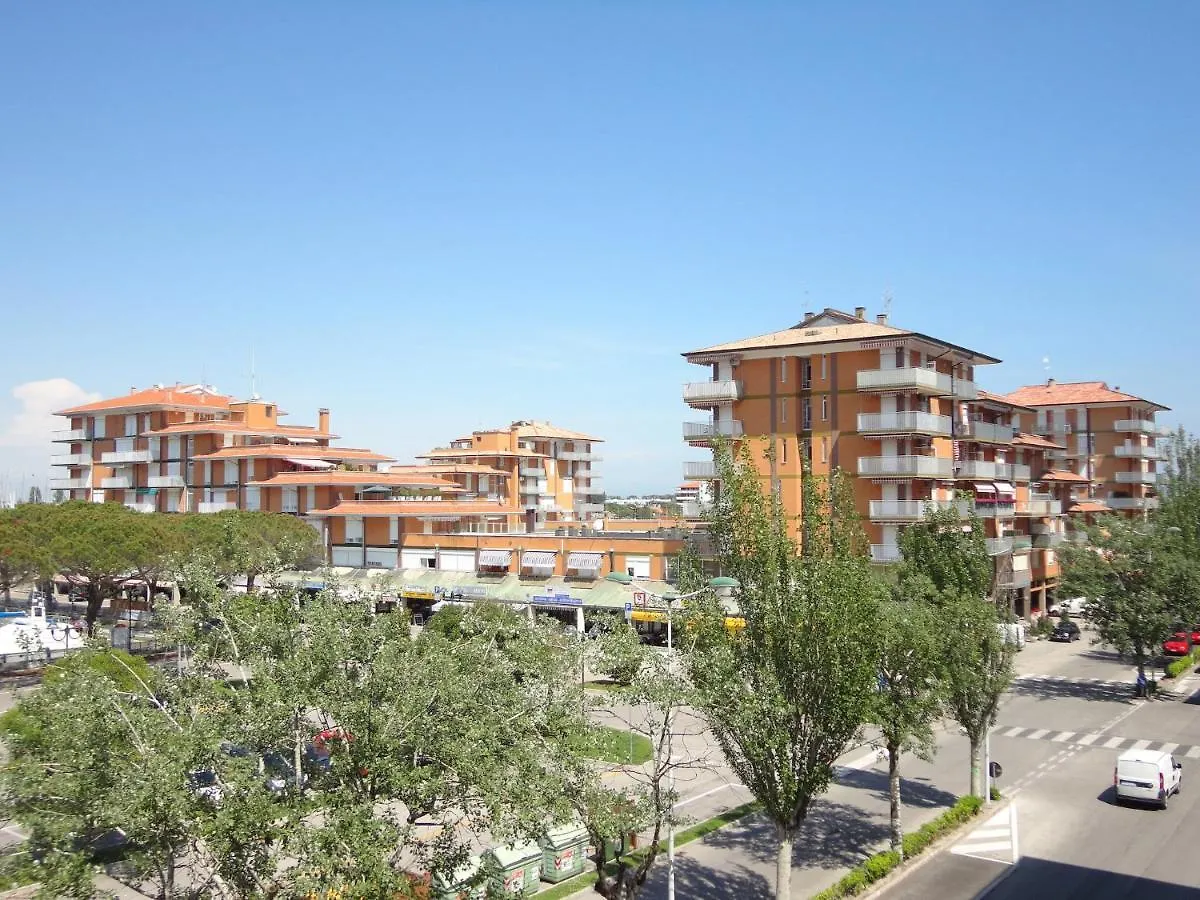 Beautiful Apartment With Terrace For 5 Guests Porto Santa Margherita di Caorle